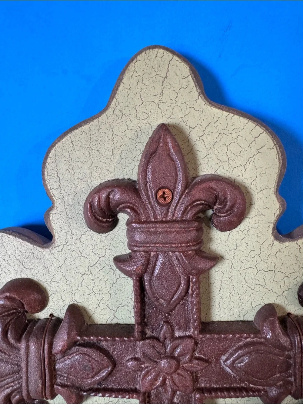 Decorative Fleur-de-Lis Cross Wall Plaque - Antique Brown on Cream